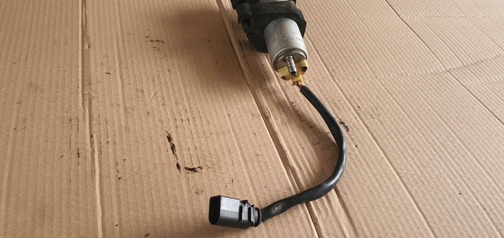 Pompa auxiliara combustibil motorina audi a4 b8 a5 2.0 tdi 8K0 906 095