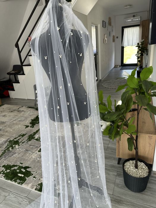 Voal cu perle diferite marimi