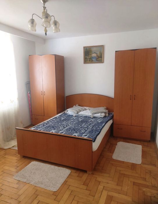 Inchiriez apartament, zona linistita