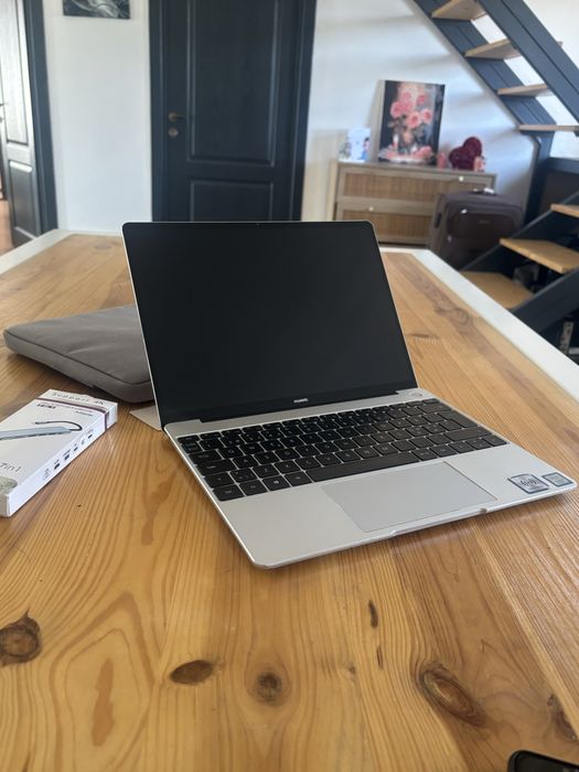 Laptop Huawei Matebook 13• i7-8565U• Display 2K ( 13 inch) • 237 cicluri• geanta noua si Hub 7 in 1