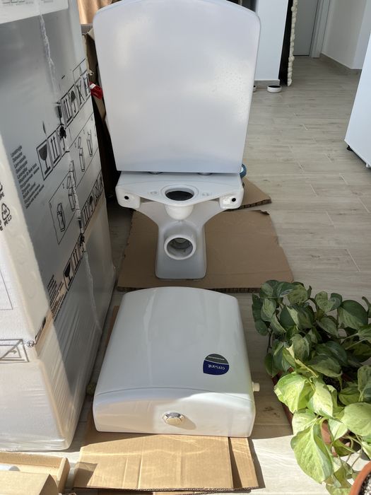 Vas WC Cersanit pe pardoseala