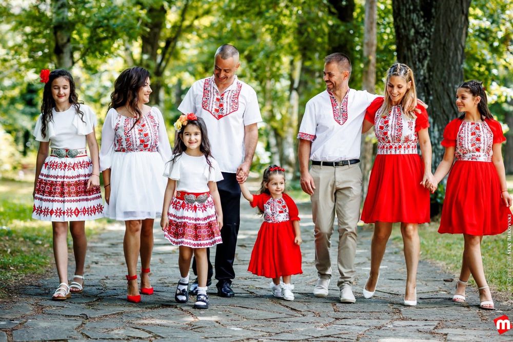 Дамска рокля с народни мотиви-официална.    Народна носия .