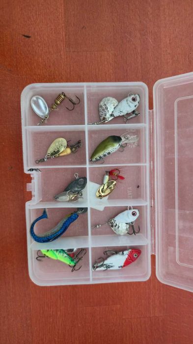 Set complet pescuit spinning – mulinete, lansete, voblere, lingurițe