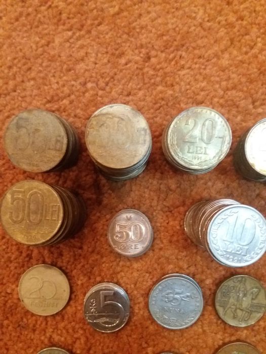 Vand bancnote vechi de colecție..o curea de pionier SI CASCHETA MINER