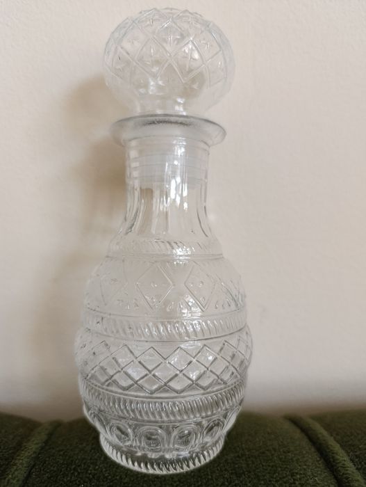 Продавам дамаджани шишета графа