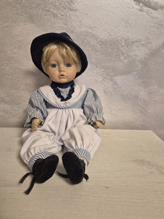 Продавам порцеланови кукли