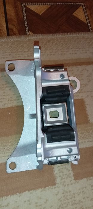 Продам подушка АКПП Рено