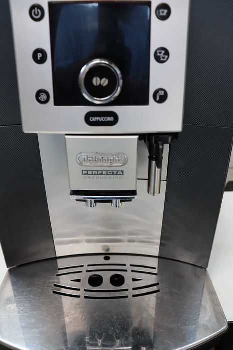 Delonghi ESAM5500B Perfecta Автоматична кафемашина За Еспресо С Функция За Капучино