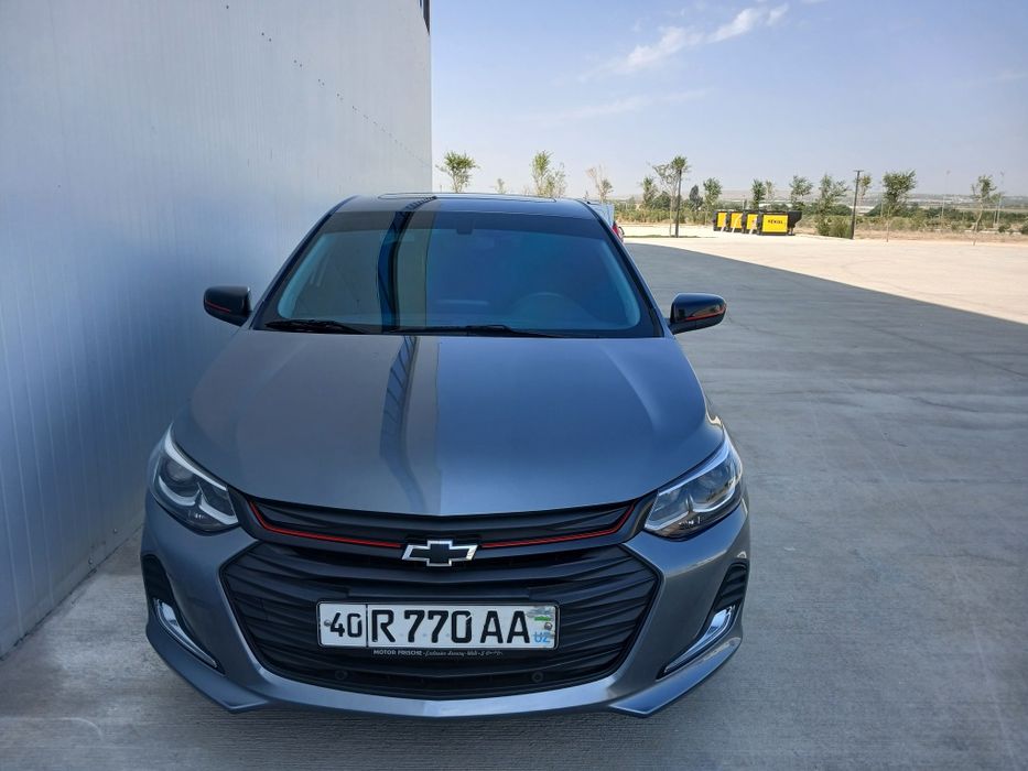 Chevrolet onix red line