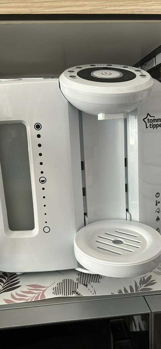 Aparat pentru pregatirea formulei de lapte praf TOMMEE TIPPEE
