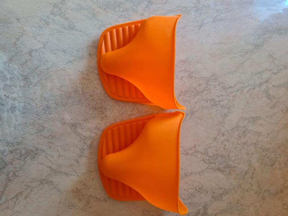 Новые комплекты  кухонных прихваток и щетка