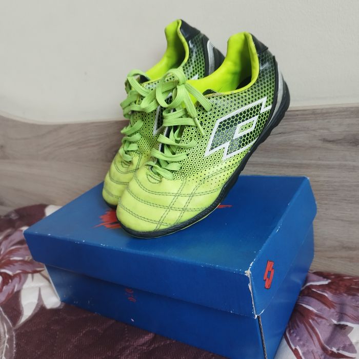 Футболни обувки Lotto - стоножки,  34