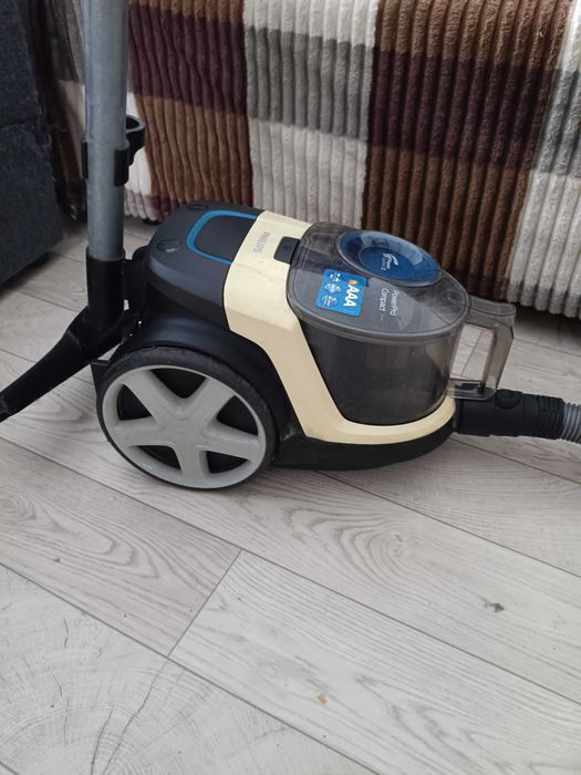 Продам пылесос Филипс 650w