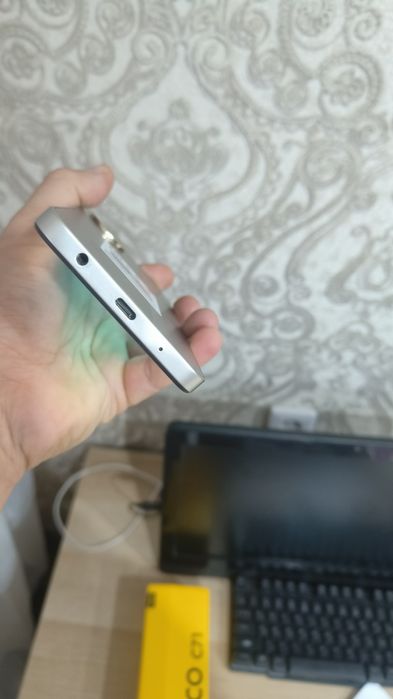 Смартфон Poco C71