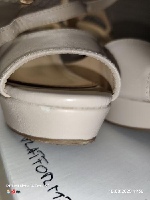 Sandale roz prafuit cu platforma