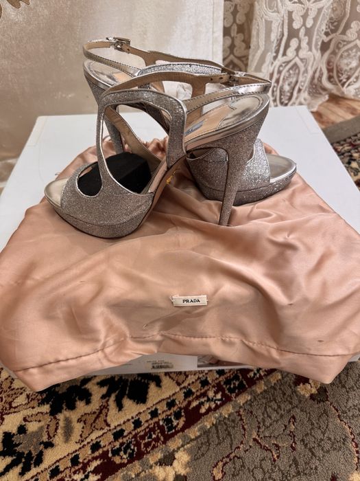 Босоножки от PRADA