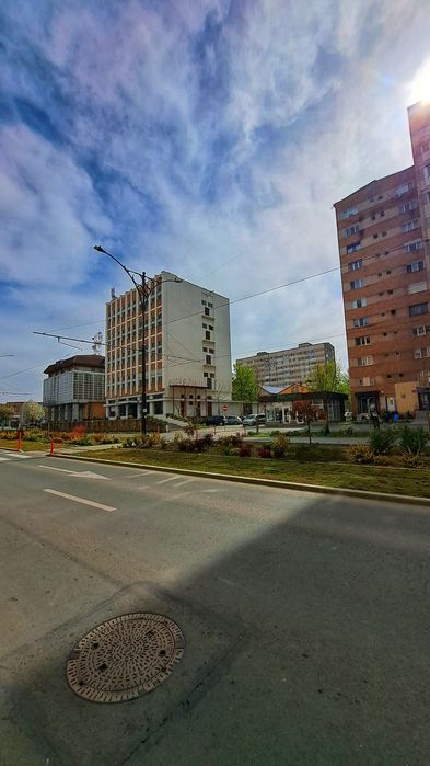 Clădire comercială cu 4 etaje de inchiriat situata