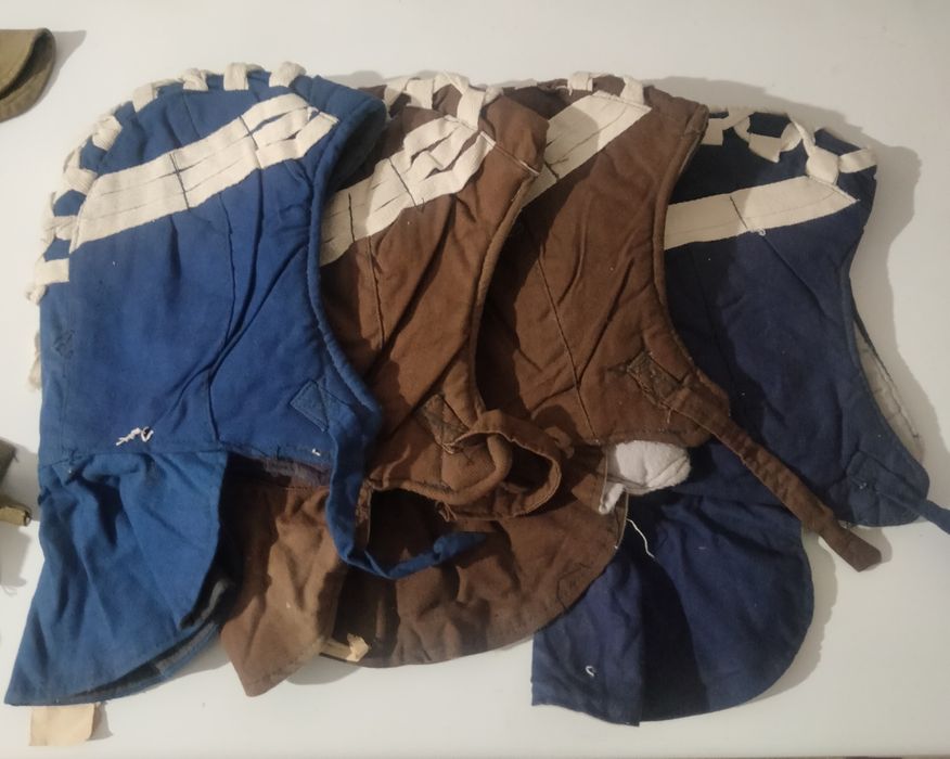 Головные уборы с воротниками