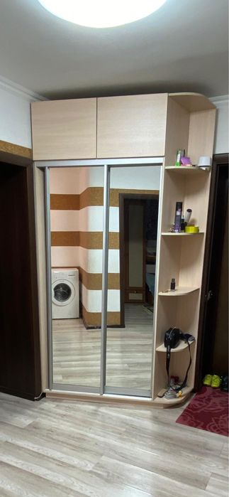 Продам шкаф купе с зеркалом