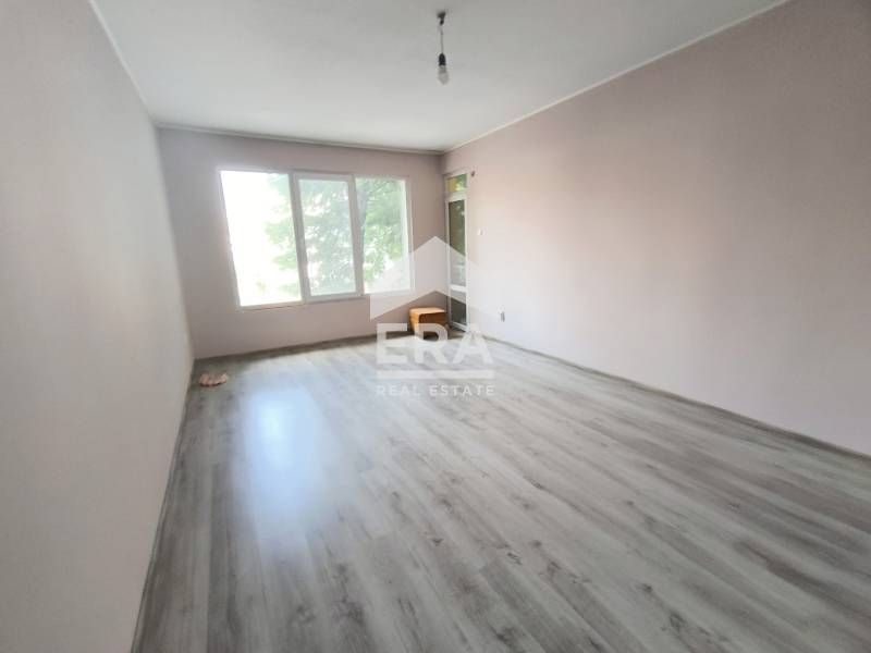 Продава се Тристаен апартамент в Хасково, Дружба 1 - 108 кв.м за 1039 €/кв.м - Снимка #8