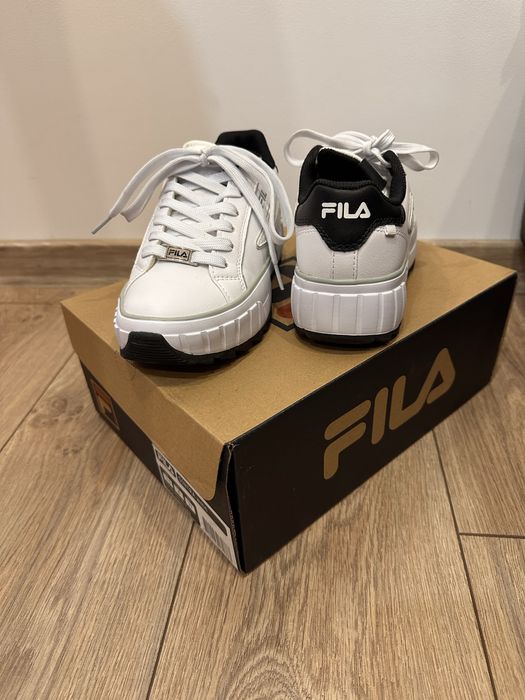 Продавам Fila маратонки.