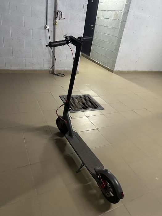 Продаю электросамокат E-scooter новый