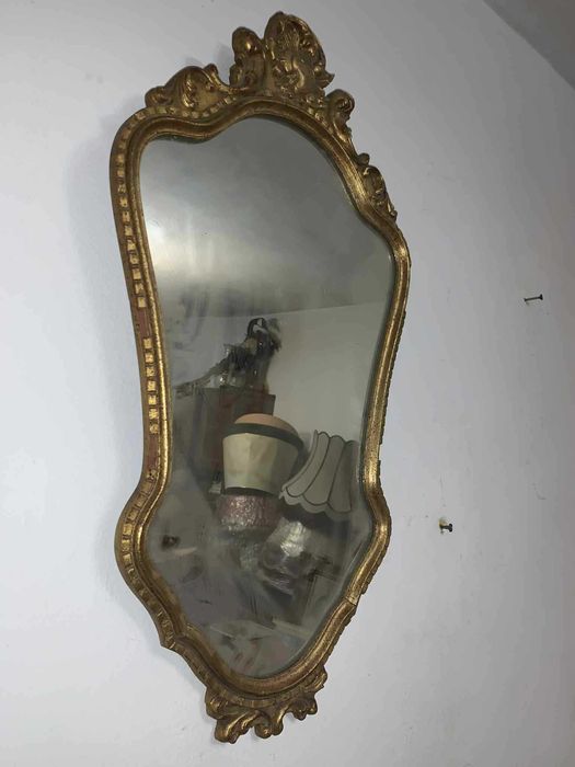 Oglinda de perete din lemn cu ornamente stil baroc