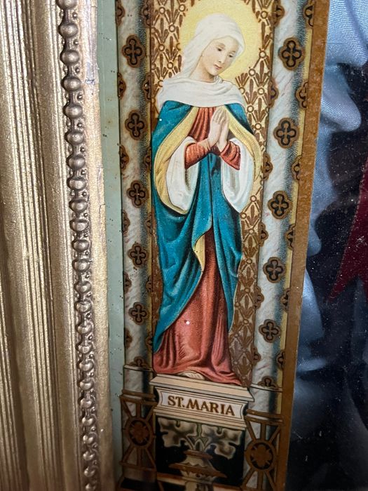 Icoana veche cu dimensiunea 75/35 cm.