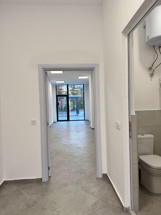 Дава се под наем Офис в Пловдив, Тракия - 55 кв.м за 867 € - Снимка #1