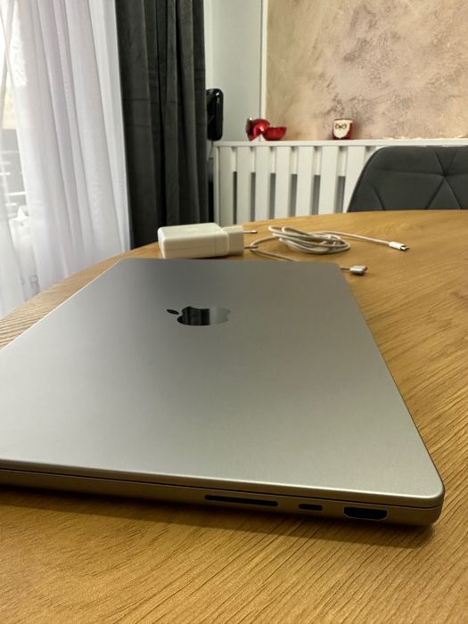 Laptop MacBook M1 Pro 14'' 16GB RAM 512GB SSD Storage