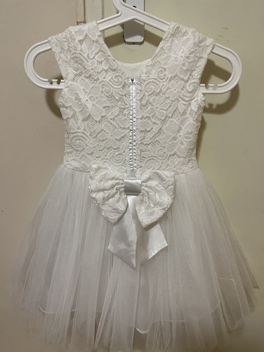 Бяла официална рокля