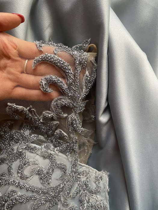 Официална рокля