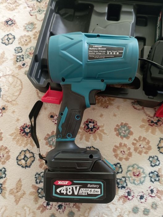 Продам воздуходувку на батарее