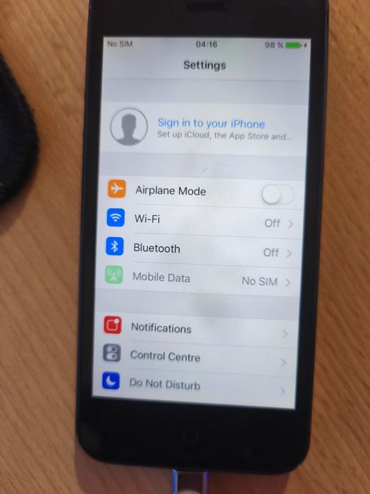 Vând iPhone 5 black