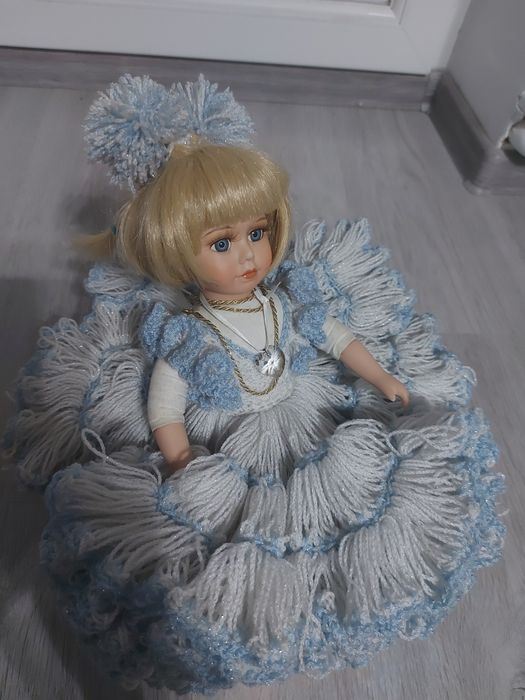 Vând păpușă porțelan veche