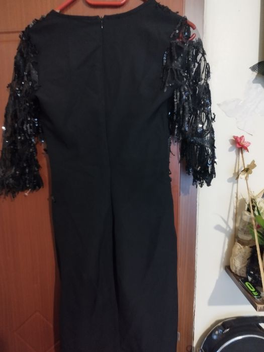 Дамска кокетна рокля добре запазена 88 дължина 68 ханш