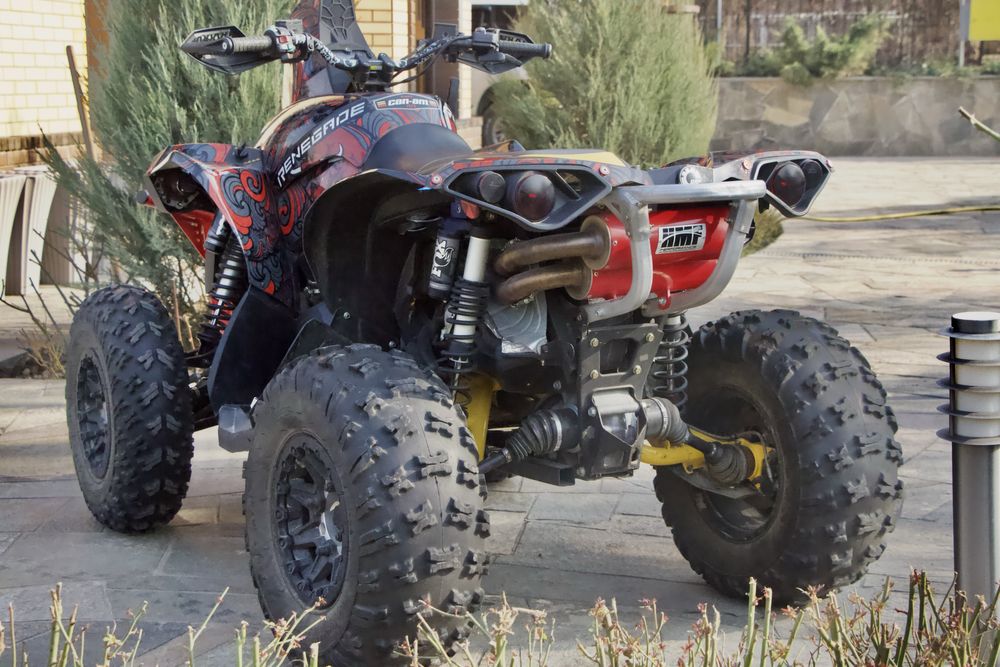 Квадроцикл brp 1000