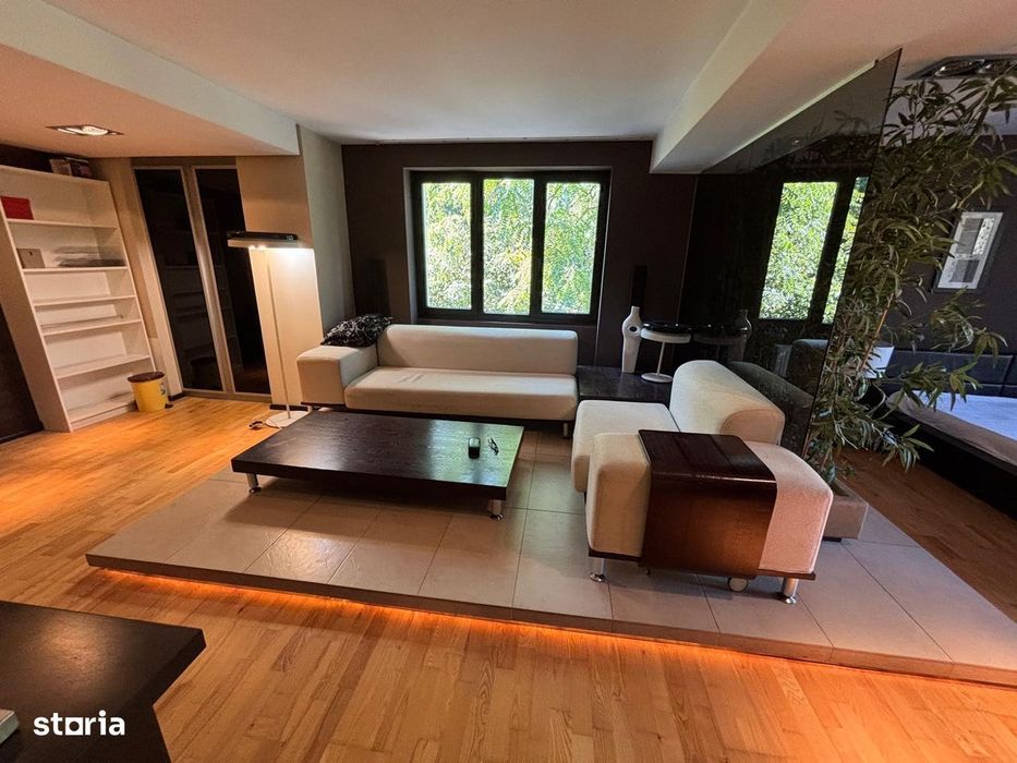 Dau in chirie apartament 3 camere Centru