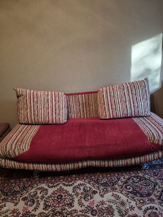 Продам тахту с подушками