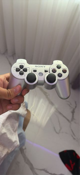 Ps3  slim с четири игри и е запазена