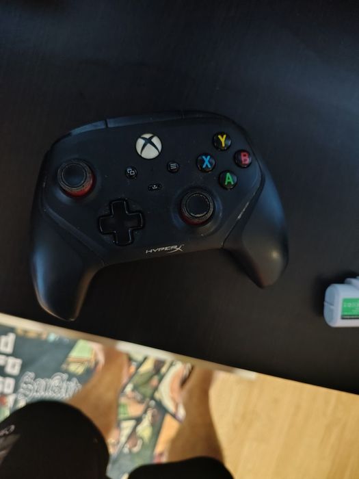 Vând Xbox series s 2 controlere