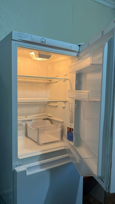 Халодельник Indesit