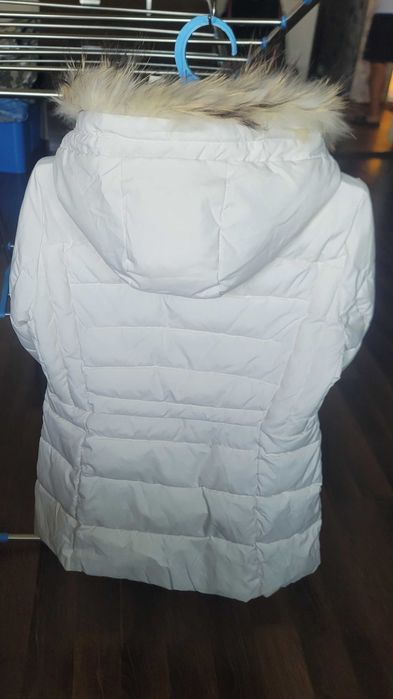 Продам женскую куртку (белую) размер L/100