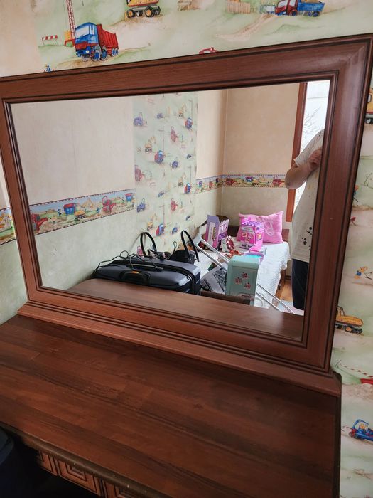 Тоалетка с огледало