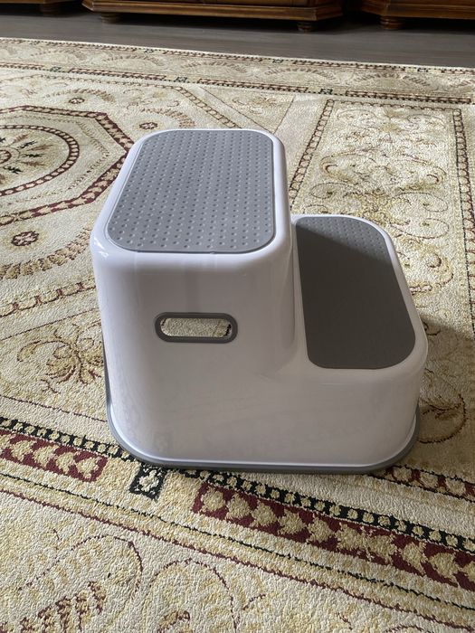 Стульчик  табурет пластиковый