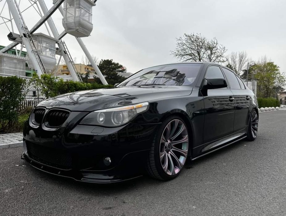 Praguri / Lip Praguri Extensii BMW Seria 5 E60 / E61 – Negru Lucios