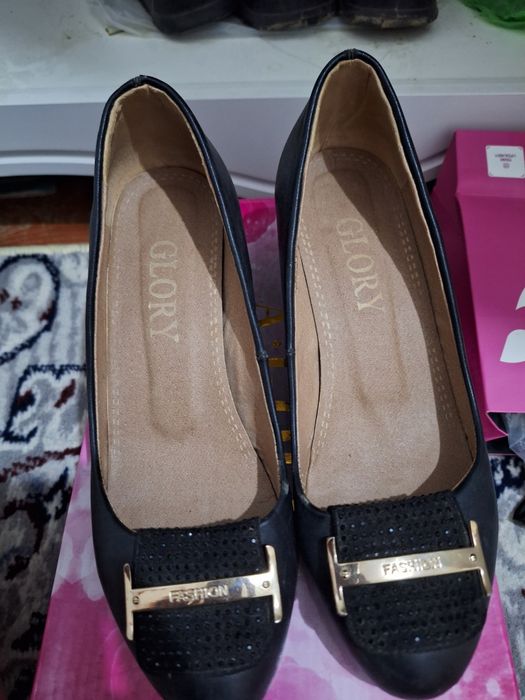 Продам туфли и босоножка