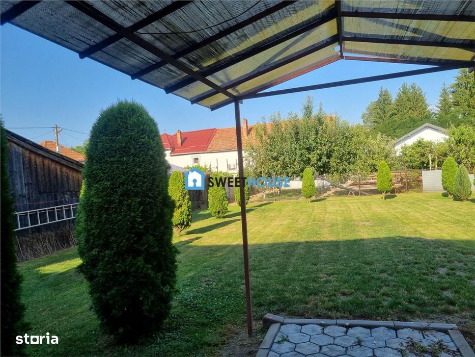 Casa de vanzare in Mandra  Spatiu generos si anexe