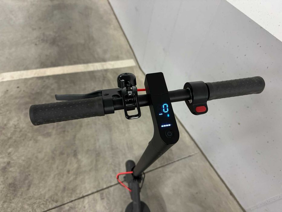 Vând Xiaomi Mi Electric Scooter Pro 2 în stare impecabilă