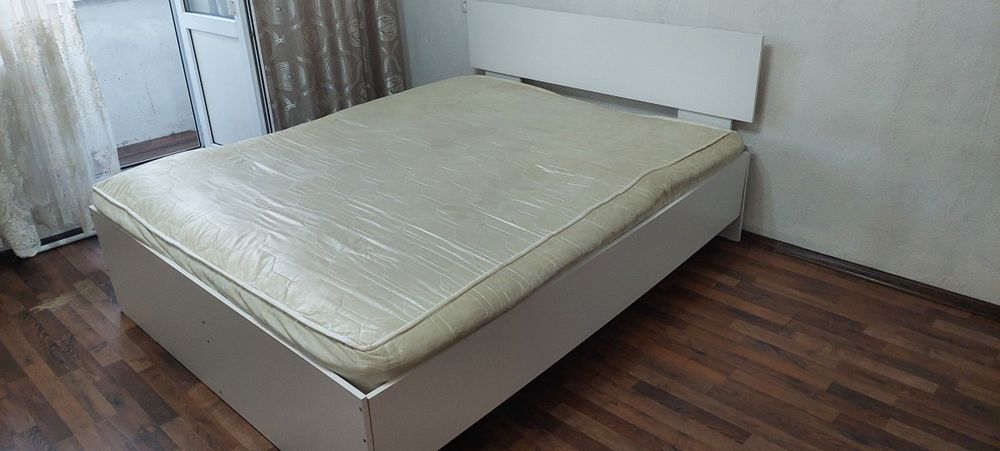 Продаю двуспальную кровать